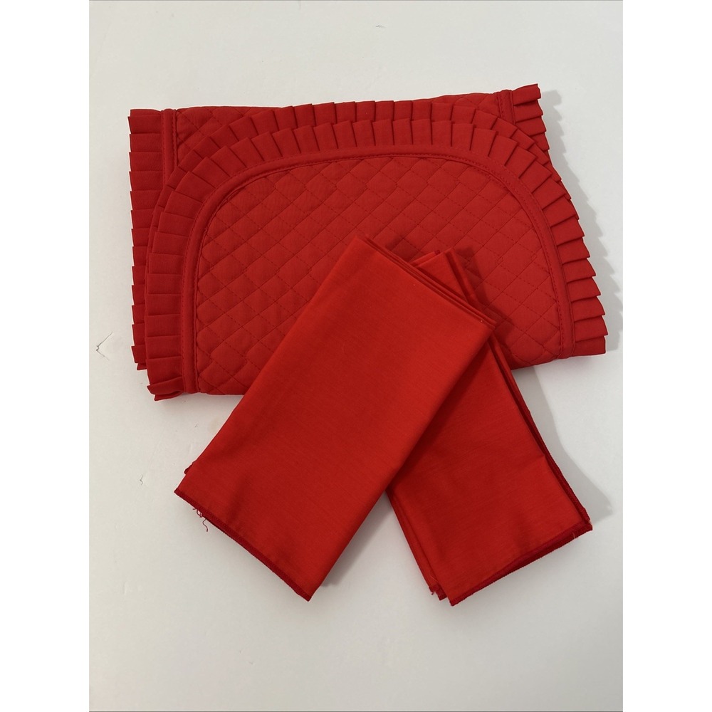 SET OF 8 NAPKINS + 1 TABLE RUNNER QUILTED CHRISTMAS‎ RED 1241